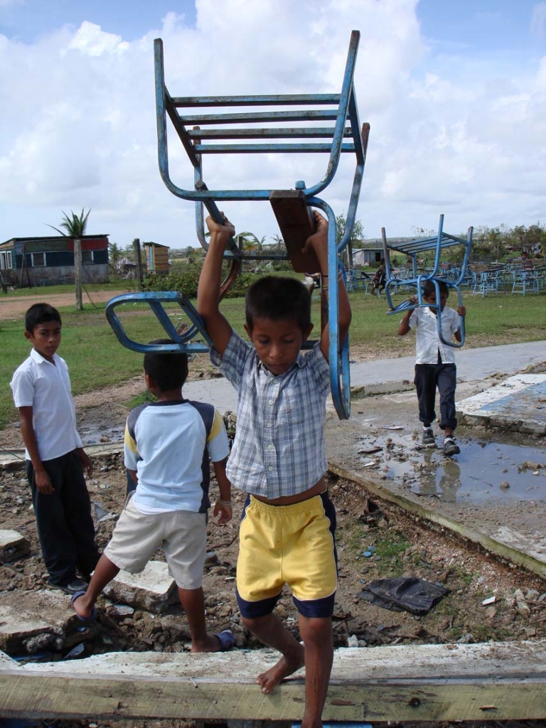 Escuela pública afectada por el Huracán Félix (Nicaragua)